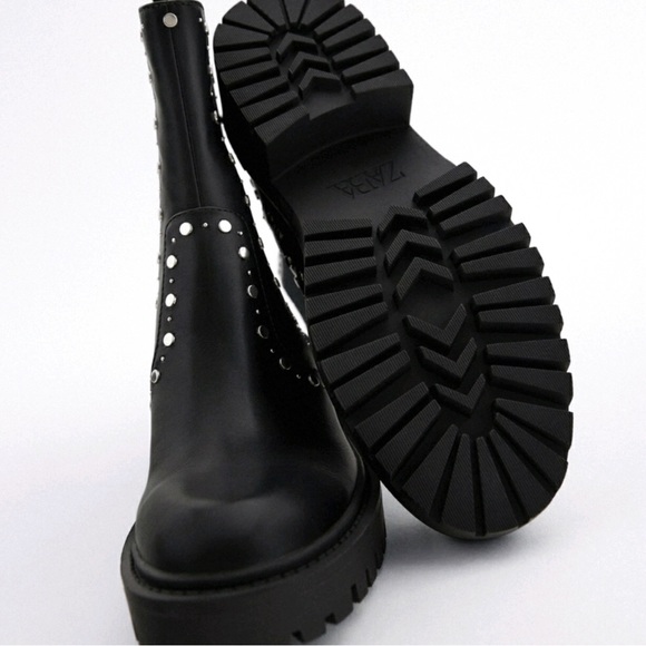 ZARA TREADED LOW HEEL STUDDED ANKLE - Picture 4 of 4